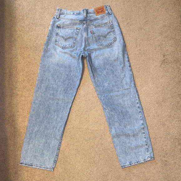 Levi's Light Blue ‘94 baggy Straight Leg Jeans, size 28, 30 inch inseam - Picture 4 of 5